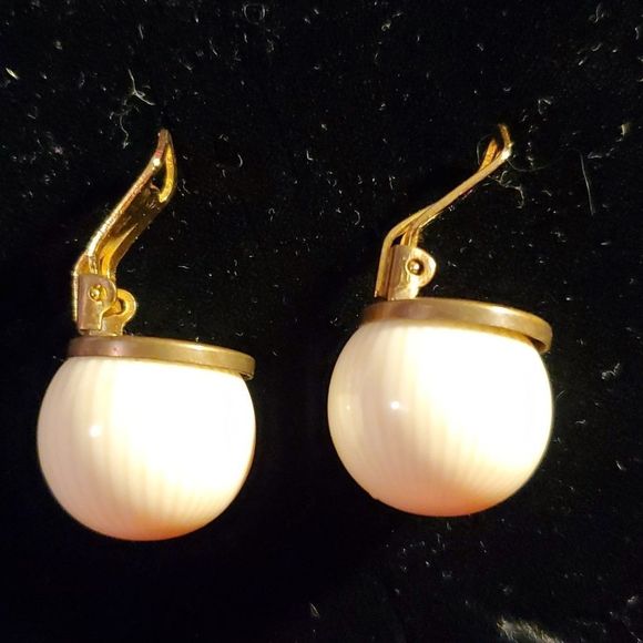 Vintage 80's Unmarked Glass White Pinstriped Ball Onion Clip-On Earrings - Picture 2 of 7